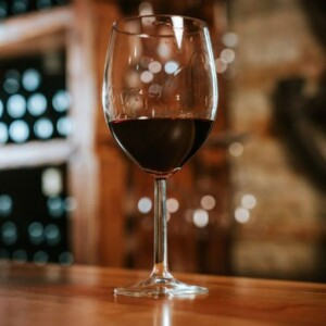 What Does Pinot Noir Wine Taste Like? Explore Whether Pinot Noir Is Sweet, Dry, or Bitter and How Its Flavor Profile Sets It Apart from Other Red Wines