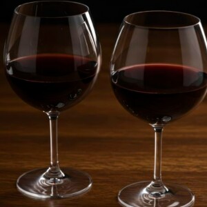 What’s the Difference Between Malbec vs Merlot? A Full Comparison of Taste, Body, Color, Food Pairings, and Winemaking Styles