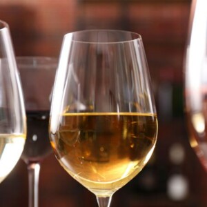 What’s the Difference Between Pinot Gris vs Pinot Grigio? A Flavor, Origin, and Winemaking Guide for Wine Lovers