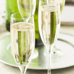 Curious About the Difference Between Moscato and Champagne? Compare Sweetness, Sparkle, and Style in This Fun Moscato vs Champagne Showdown from CasaLoce.com