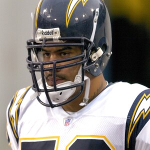 Shawne Merriman defends Aaron Rodgers in Packers controversy, taking an MMA fight