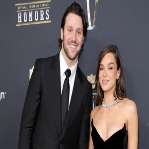 Hailee Steinfeld Marries Bills QB Josh Allen in Southern California Wedding