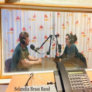 Formanden for Selandia Bras Band besøgte Nærradio Korsør og fortalte om søndagens koncert i kulturhuset