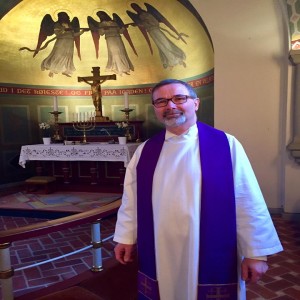 Tidligere præst Thomas Hansen besøgte Nærradio Korsør og fortalte om sit liv som præst - hør podcasten her