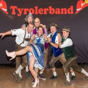 Tyrolerband gæstede Storebælt Camping og Feriecenter, hør interviewet med dem her.