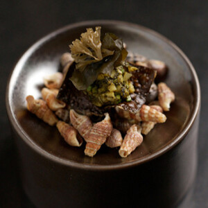 Chef Jun Lee Makes Sea Snails with Seaweed at SOIGNÉ in Seoul