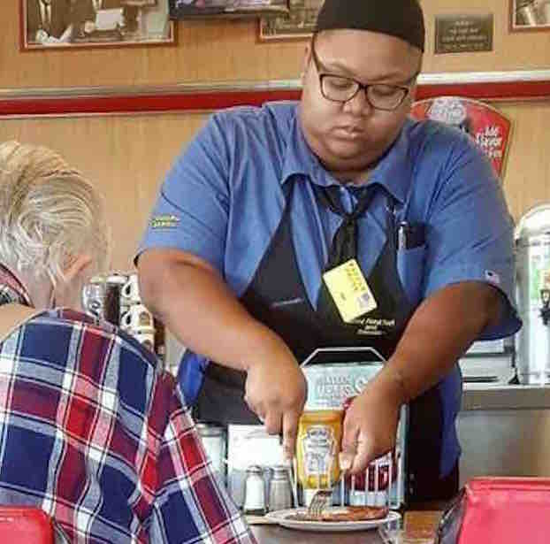 Humble Waitress Who Sliced Ham for Senior Rewarded Big Time After Texans Swoon Over Photo