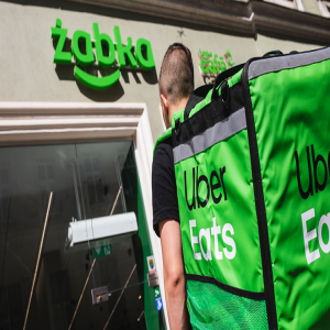 KrakCast News – How much will you tip the Żabka delivery guy?