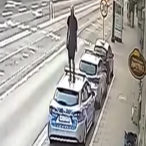 KrakCast News – Jumping On Cop Car Guy - hero or idiot?