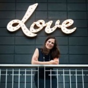 EPISODE 32: Kelly Notaras the Fairy Godmother to that Book You Were Born to Write