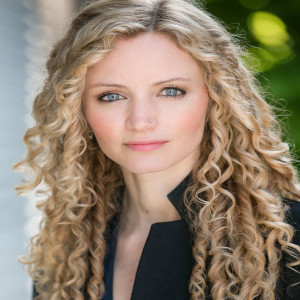 Episode 174 - Women’s Voices from the Past with Professor Suzannah Lipscomb (All Things 16th-Century Women)