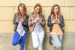 Internet, la télé, la radio, les journaux…qu’est ce que les jeunes préfèrent?