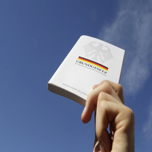 "Hat im Grundgesetz nichts zu suchen": Politische Debatte um Begriff "Rasse" nimmt Fahrt auf