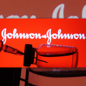 Mit versteckter Kamera gefilmt: Wissenschaftler von Johnson & Johnson rät von eigenem Impfstoff ab