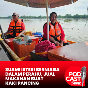 Suami isteri berniaga dalam perahu, jual makanan buat kaki pancing