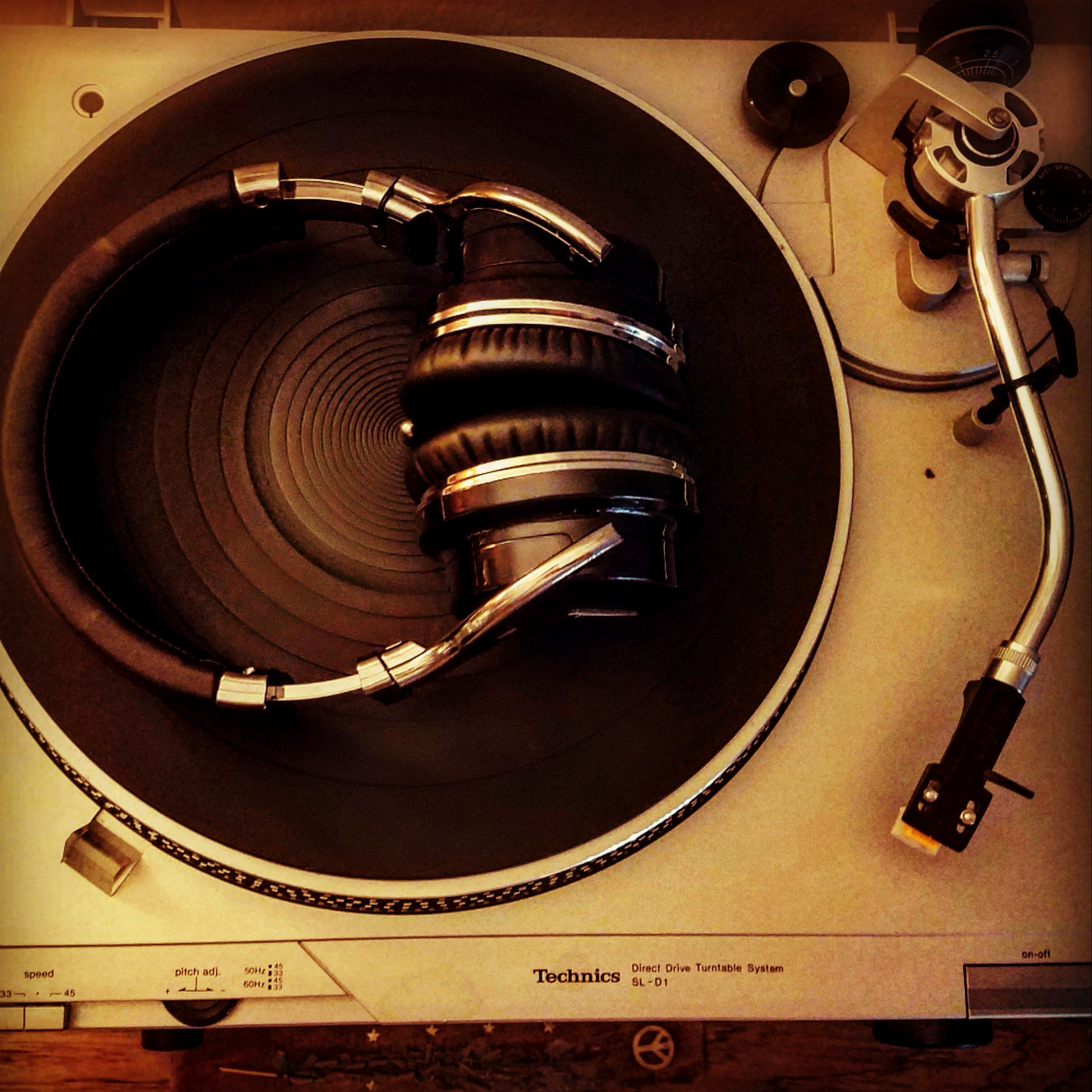 Randomosity - Toledo‘s Only Vinyl Radio Show