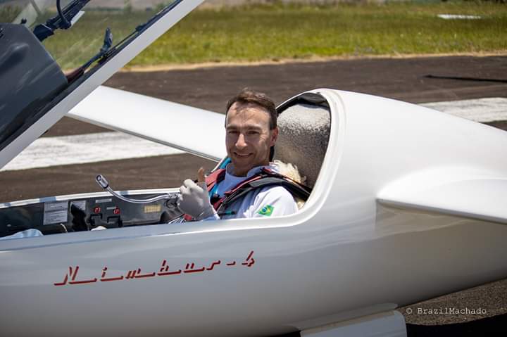 Soaring the sky a glider pilot‘s Podcast
