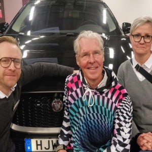 Stridspiloten Lennart provkör en elektrisk Jaguar