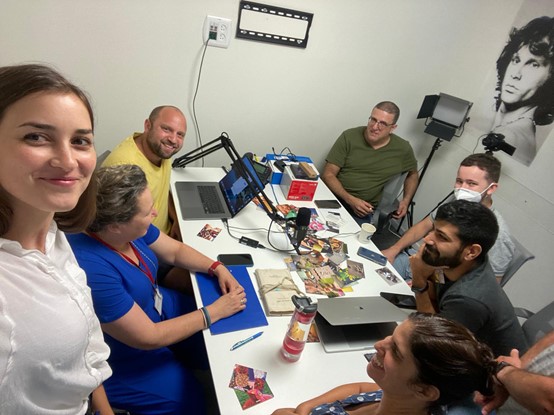 כשהצוות נותן משוב על המנהל שלו אבטיח כיס כשהצוות נותן משוב על המנהל שלו