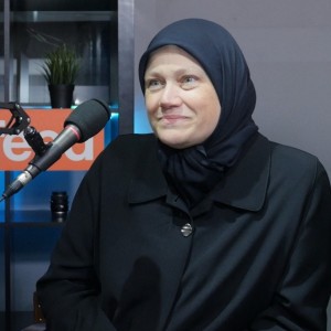 EP 034 - Leaving Christianity for Islam, Women in Mosques, Making Prayers a Must - Shaykha Dr. Tamara Gray