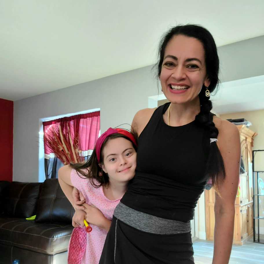 Eliana Tardio: Life & Vida
