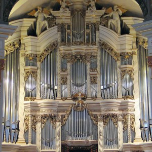 36: Scary organ music - the original and best!  Bach's Toccata & Fugue