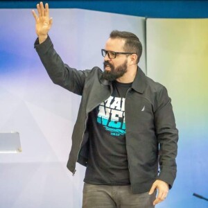 Jesús anda sobre el mar