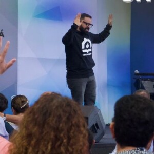 Jesús sana a un sordomudo