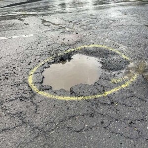 Podcast: Pothole repair bill getting ’out of control’ according to report from the Asphalt Industry Alliance