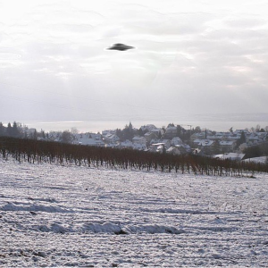 Hollywood producer films a UFO (UAP)!!