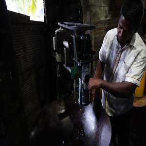 Srilankalaisia tippaleipiä: Kanmanirajah myy taas murukkuja