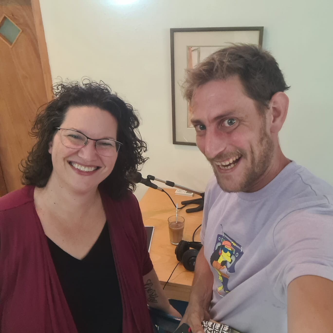 שאלת ביצירה - זכרון בסלון חטיבת הדיגטל של כאן ואיור עם נדב אמבון שאלה טובה שאלת ביצירה - זכרון בסלון חטיבת הדיגטל של כאן ואיור עם נדב אמבון