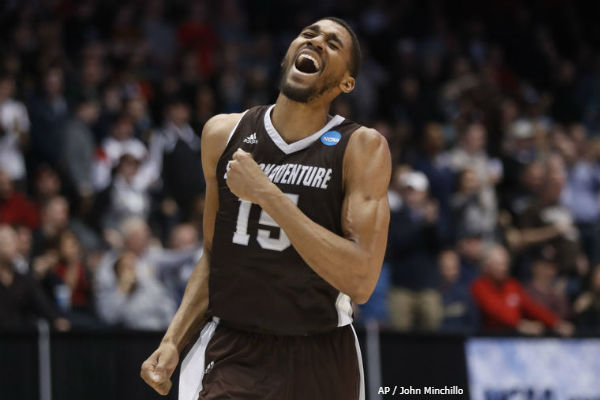 2018 First Four 1-ON-1's - Dan Tortora with LaDarien Griffin of the St. Bonaventure Bonnies inside the NCAA Tournament