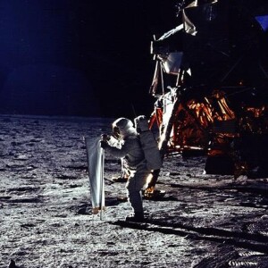 Episode 231: Footprints on the Moon