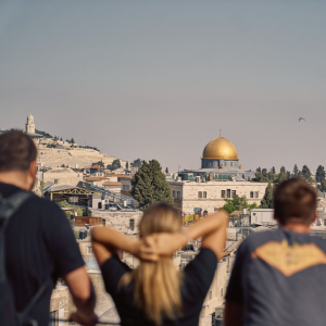 10,000 Christian College students traveling to Israel?