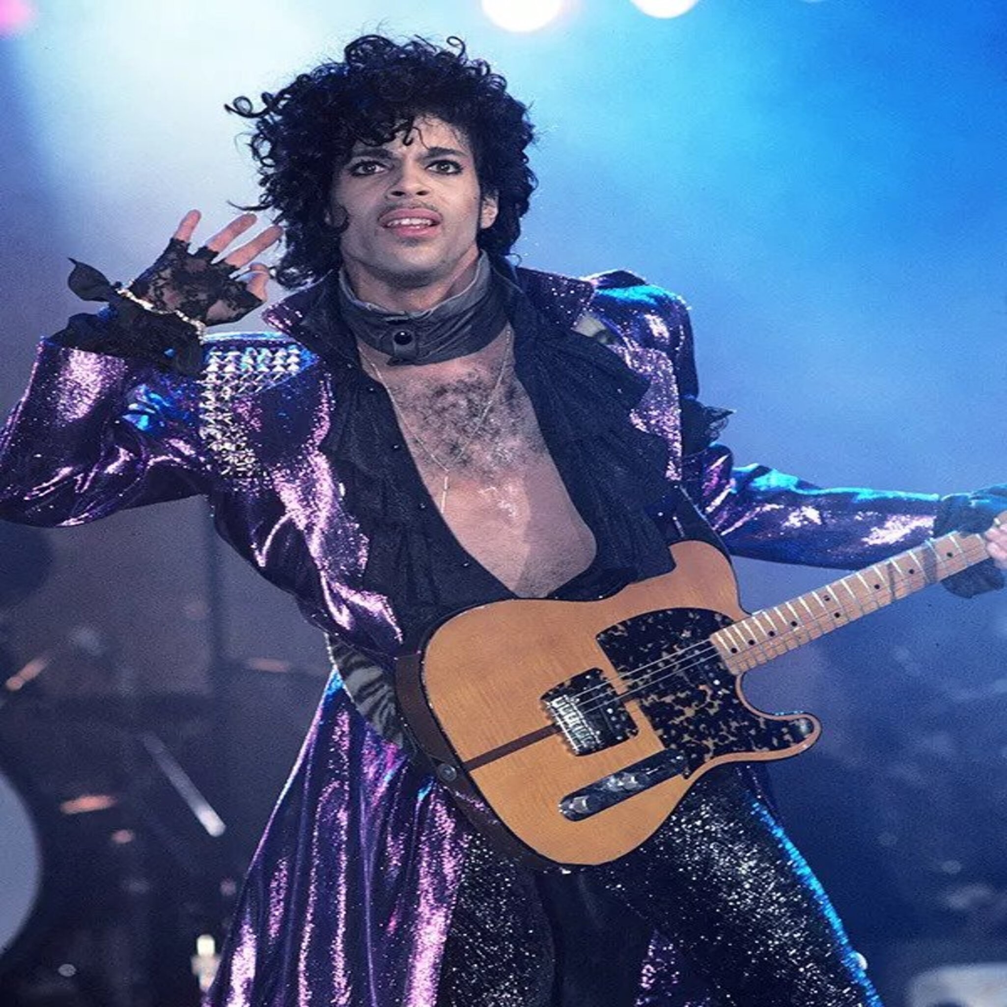 Prince sets the mood for the show