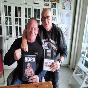 #100 Worstelkoningen Bert Kops jr en Theo Lammers.