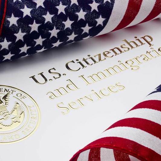 Om vem som kan bli amerikansk medborgare och Trumps hatkärlek till media