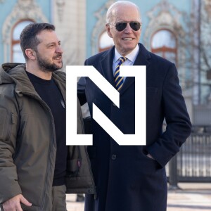 Souboj symbolů. Biden byl v Kyjevě, diktátor v televizi