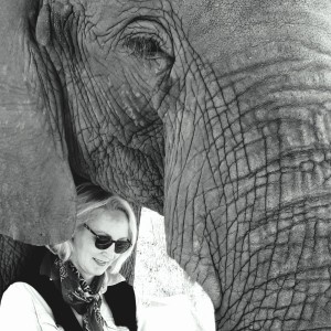 EPISODE 43  CONVERSATIONS with LINDIE HENSMAN, "the elephant whisperer" - Mud Between Your Toes - 06 May, 2020