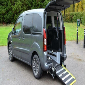 How to Book a Maxi Taxi for Special Events?
