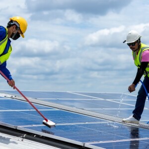How to Clean Solar Panels: A Beginner’s Guide to Sparkling Green Energy