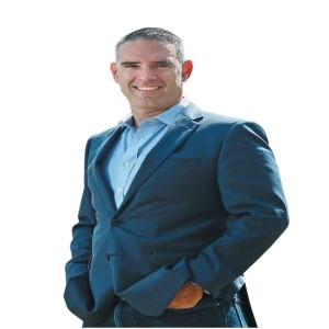 Orlando Montiel, ”Don’t Be a Secret Agent”, Real Estate Coach and Univision celebrity, shares his top tips for success on Global Luxury Real Estate Mastermind with Michael Valdes Podcast #151