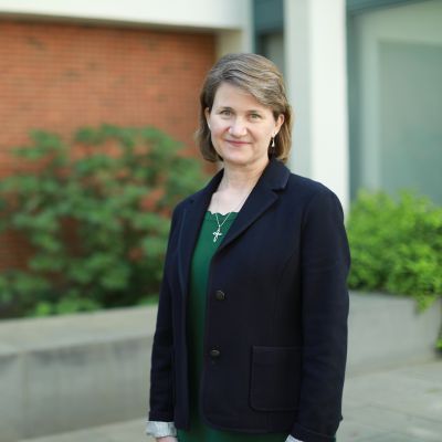 ExecMBA Podcast #372: Meet Jennifer Hulvey, Senior Director of Financial Aid