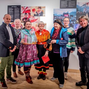 Várdobáiki og utstillingen Dekolonisering og revitalisering i Sápmi. Ola Røe fotografier 1979-2019