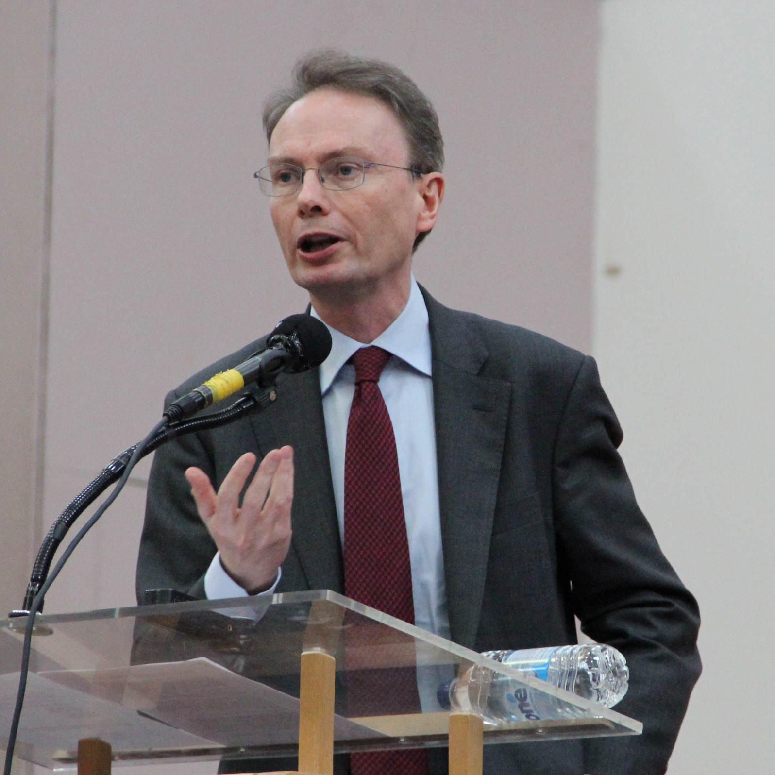 Professor Thomas Pink of King’s College London speaks on ‘Church and state after Vatican II’ at the 2014 LMS Conference