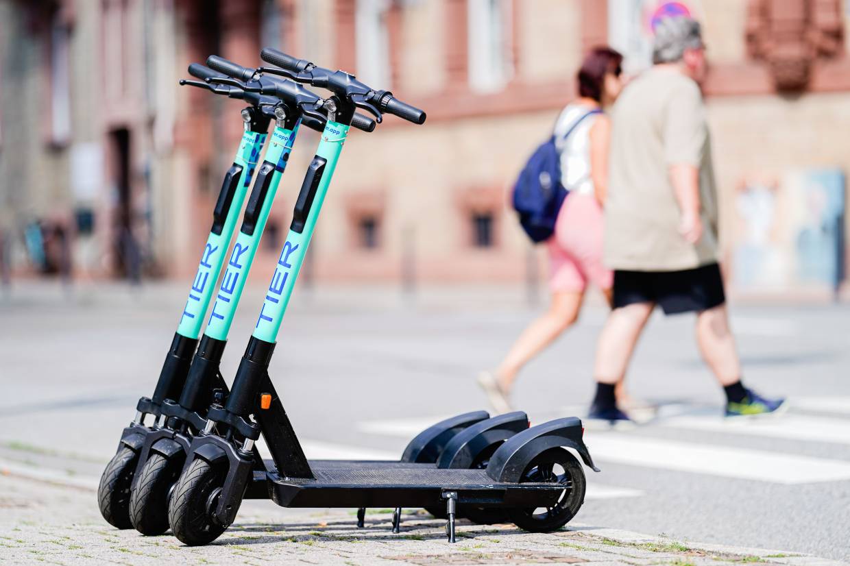 Should e-Scooters be banned from footpaths?