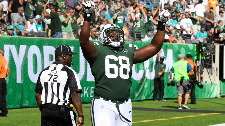 Thursday Night Tailgate Spotlight on the Positive: Jets Tackle Kelvin Beachum helps fight hunger + an anonymous person buys inventory from Toy-R-Us and donates them to local children.