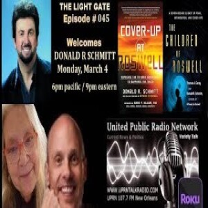 The Light Gate - Donald R  Schmitt - Cover Up At Roswell