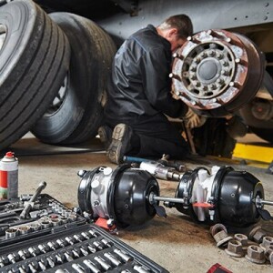What Ways of Mobile Truck Mechanics Keep Your Fleet Running?